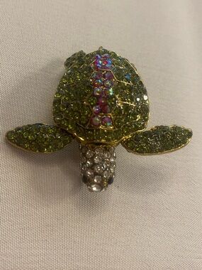 Brooch Turtle Crystal Sea Turtle Pin NEW Pretty!